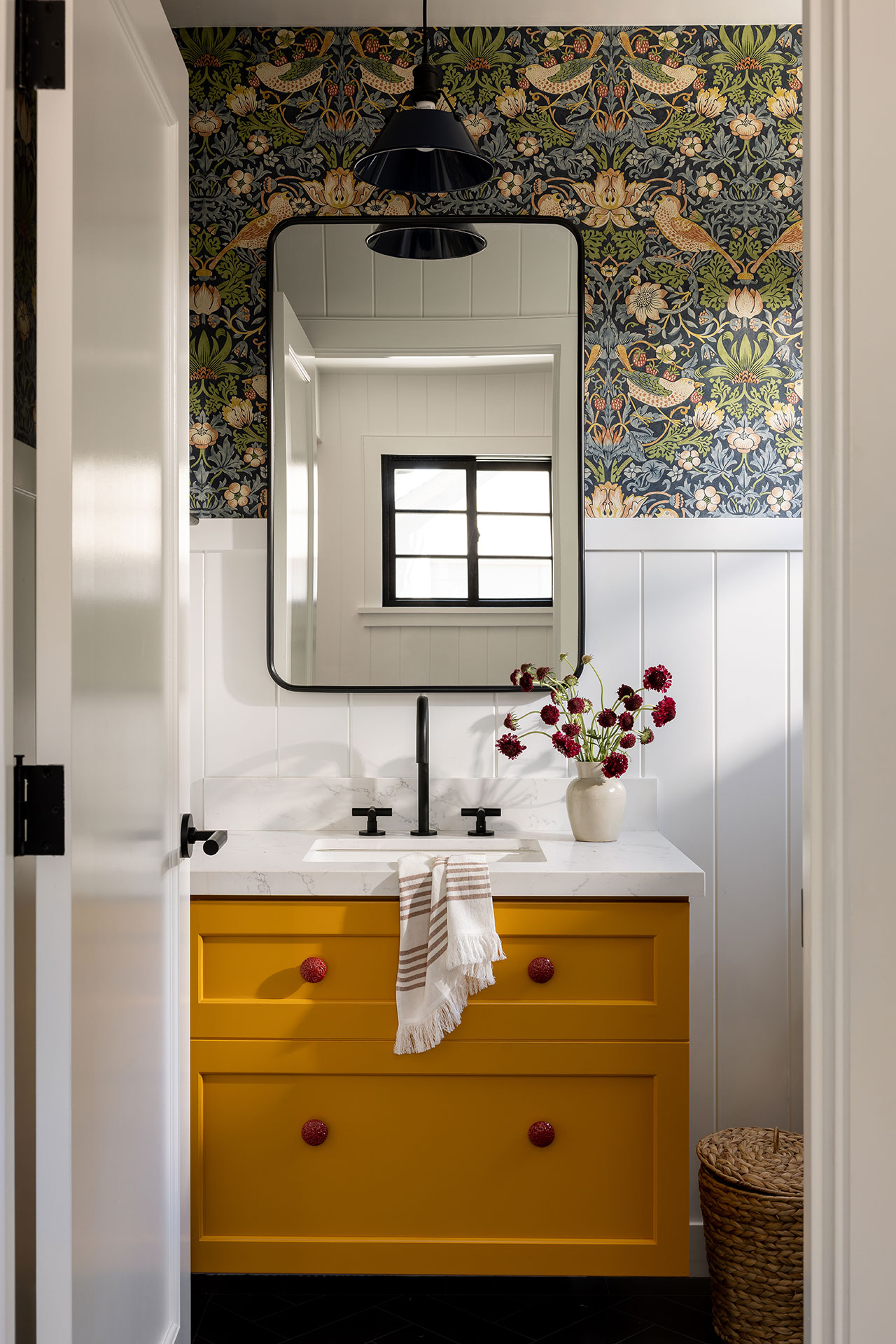Home_Contact-US_Kountry-Kraft-Custom-Cabinetry_Home_Intro
