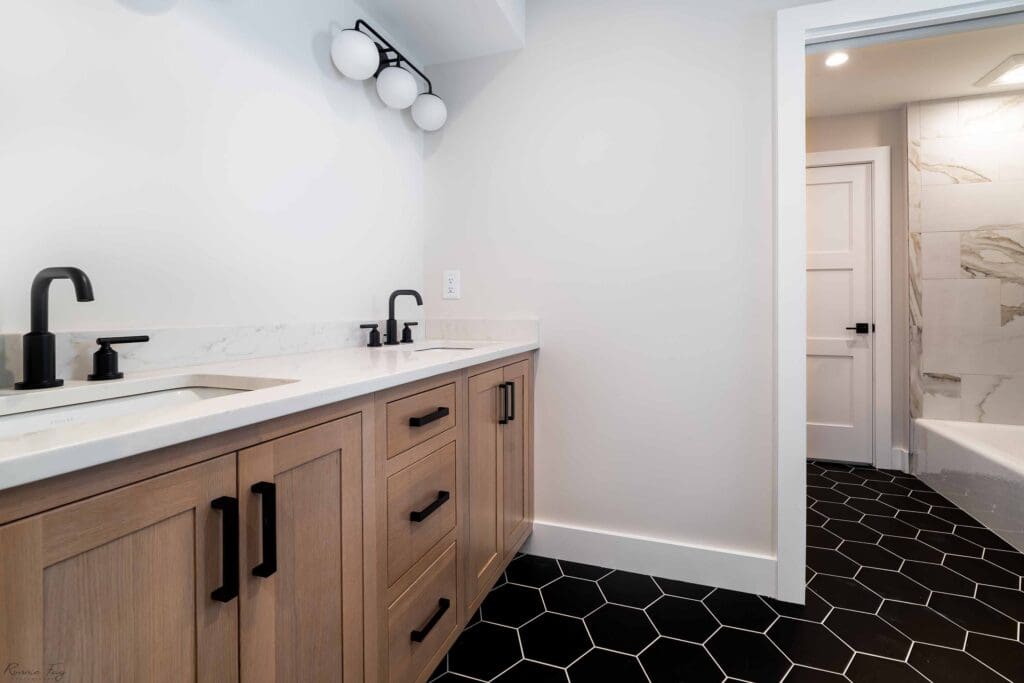 588 22nd Avalon-75_featured_image