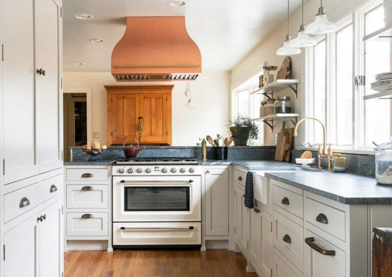 white-kitchen-cabinet-hardware-ideas